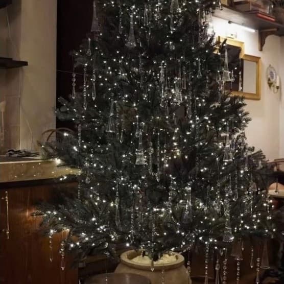 Chuỗi hạt lấp lánh đồ trang trí cây thông noel thêm rực rỡ