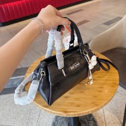 Túi Xách Nữ Dáng Chữ Nhật Khóa Kim Loại Trang Trí Hoa 3D Kèm Dây Đeo Chéo Phong Cách Thanh Lịch 1