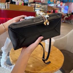 Túi Xách Nữ Dáng Chữ Nhật Khóa Kim Loại Trang Trí Hoa 3D Kèm Dây Đeo Chéo Phong Cách Thanh Lịch 6