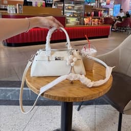 Túi Xách Nữ Dáng Chữ Nhật Khóa Kim Loại Trang Trí Hoa 3D Kèm Dây Đeo Chéo Phong Cách Thanh Lịch 5