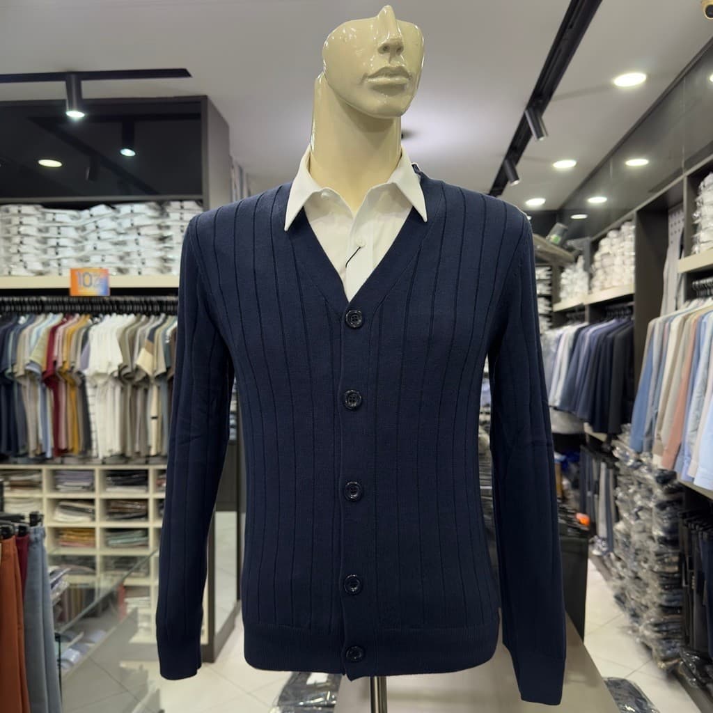 Áo len nam Owen màu xanh tím than hoạ tiết chìm cổ tim cài khuy cardigan regular fit ALD266505_NA