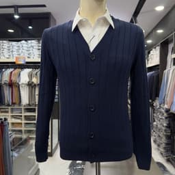 Áo len nam Owen màu xanh tím than hoạ tiết chìm cổ tim cài khuy cardigan regular fit ALD266505_NA 4