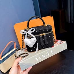 Túi xách nữ kiểu Hàn Quốc dáng hộp chấm bi có nơ và móc khoá trái tim chất lượng cao. 6
