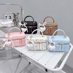 Túi xách nữ kiểu Hàn Quốc dáng hộp chấm bi có nơ và móc khoá trái tim chất lượng cao. 1