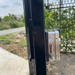 Khóa cổng vân tay Laffer A18 Pro inox 304 - Chống nước hiệu quả, lý tưởng cho cửa ngoài trời. 8