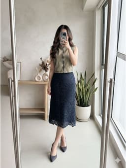 [2hand] Chân váy ren hoa xanh than 2 lớp xẻ tà sau cạp chun sau size S M 1