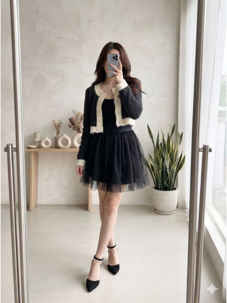 [2hand] Áo cardigan len lông dáng croptop đen phối kem size XS S