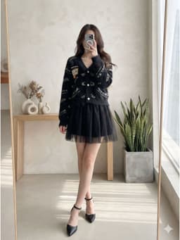 [2hand] Áo cardigan len lông thỏ đính ngọc đen chữ gấu áo kiểu rách size S M 1