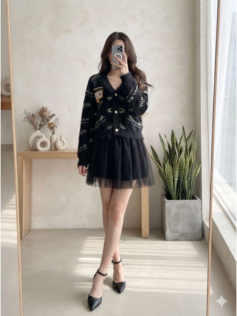[2hand] Áo cardigan len lông thỏ đính ngọc đen chữ gấu áo kiểu rách size S M
