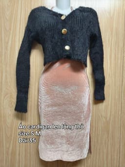 [2hand] Áo cardigan len lông thỏ dáng croptop cúc to đen size S M 2