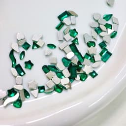Đá đính móng nail nhiều màu, mix hình tim sao giọt nước, đế bạc – Gói khoảng 100 viên 4