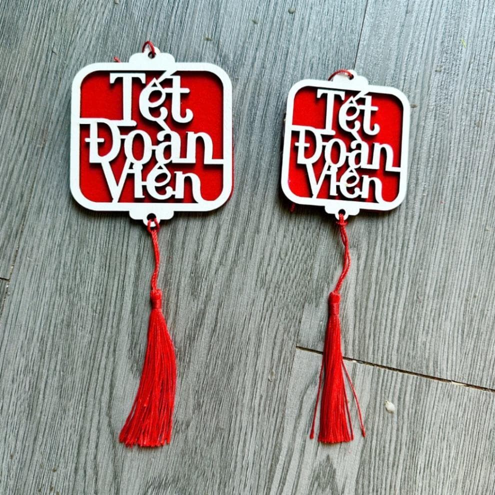 Combo 5 Thẻ Gỗ Liễn Gỗ Treo "Tết Đoàn Viên" Vải Dạ Tua Rua 2 Size 8.5x9.5cm và 6.5x8cm Decor Tết - Xinh Decor