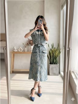 [2hand] Set áo sát nách croptop + chân váy dài jean kiểu mài rách tua rua có đỉa đeo đai chưa cắt thùa khuyết size S 1