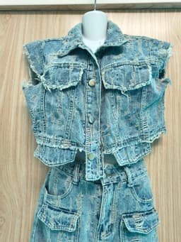 [2hand] Set áo sát nách croptop + chân váy dài jean kiểu mài rách tua rua có đỉa đeo đai chưa cắt thùa khuyết size S 4