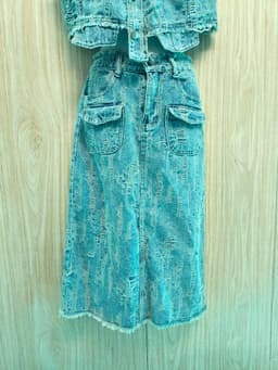 [2hand] Set áo sát nách croptop + chân váy dài jean kiểu mài rách tua rua có đỉa đeo đai chưa cắt thùa khuyết size S 5