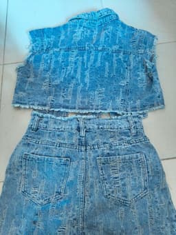 [2hand] Set áo sát nách croptop + chân váy dài jean kiểu mài rách tua rua có đỉa đeo đai chưa cắt thùa khuyết size S 6