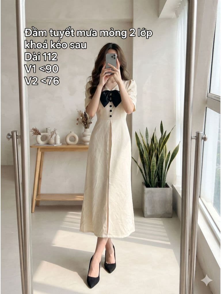 [2hand] Đầm tuyết mưa mỏng 2 lớp kem be đính nơ cúc bọc khoá kéo sau size M