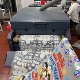 Logo in theo yêu cầu, tên bé, ủi balo, mác quần áo, sticker dán quần áo dễ dàng thao tác bằng bàn là 4