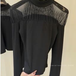 Áo thun nữ cổ cao tay dài màu đen phối lưới xếp ly dáng ôm 8