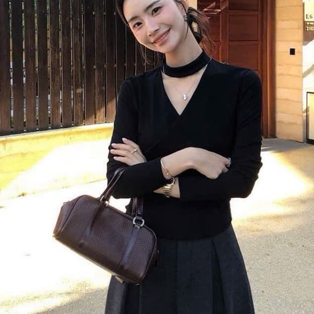 Áo kiểu nữ cổ choker màu đen tay dài dáng ôm phong cách thanh lịch