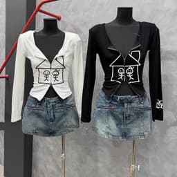 Áo len nữ tay dài cổ sâu dáng ôm màu đen họa tiết nhà khóa phong cách thời trang 5