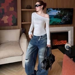 Áo thun nữ tay dài cổ lệch 1 bên màu đen đính đá phong cách thời trang 3