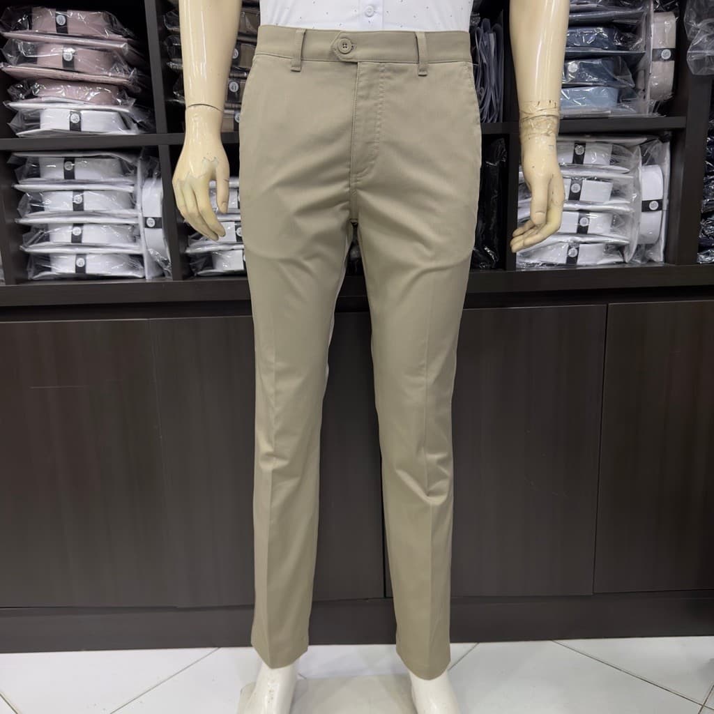 Quần kaki nam Owen màu nâu nhạt regular fit vải renu co giãn chống nhăn bền màu QKR263508