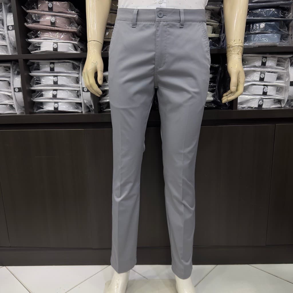 Quần kaki nam Owen màu xám nhạt regular fit vải renu co giãn chống nhăn bền màu QKR263511