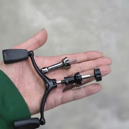 Tay quay máy câu cá tay quay đôi + chống đổ y hình ojkkss 3