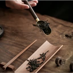 Bộ 5 dụng cụ pha trà, trà cụ kèm bình sứ đựng họa tiết cành trúc 4