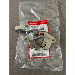bát khóa yên sau xe wave nhỏ zx 100 77230KEV900 1
