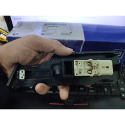 Công tắc kính đơn gentra- aveo hàng chính hãng gm 2