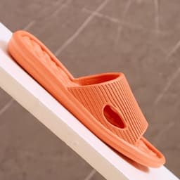 Dép đi trong nhà nguyên khối chống trơn trượt, chất liệu xốp siêu nhẹ (TRÁM) cho cảm giác thoải mái. 3