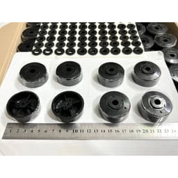 BỘ 4 CHÂN ĐẾ ( ampli , loa , đẩy ….)  Nhựa cao cấp KT: 48x18mm 2