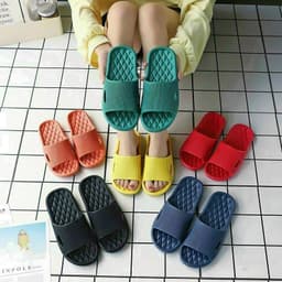 Dép đi trong nhà nguyên khối chống trơn trượt, chất liệu xốp siêu nhẹ (TRÁM) cho cảm giác thoải mái. 2