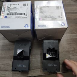 Công tắc lên xuống kính tổng Cruze-CDX-ES- Orlando hàng chính hãng GM 5