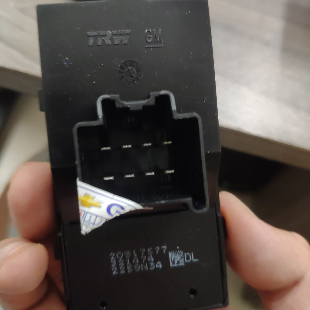 Công tắc lên xuống kính tổng Cruze-CDX-ES- Orlando hàng chính hãng GM