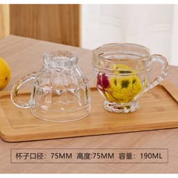 "Bộ 6 cốc thủy tinh chịu nhiệt kèm khay, lý tưởng cho gia đình và tiệc tùng." 5