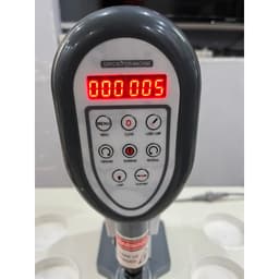 Máy đóng khoen Máy dập cúc điện tử (điện 220V) Có cảm biến chống dập tay Model XINDING 818 Gồm máy, chân, mặt bàn 2