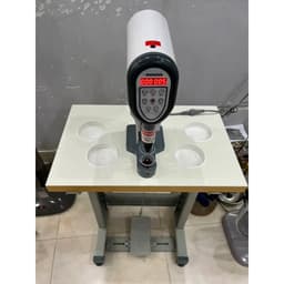 Máy đóng khoen Máy dập cúc điện tử (điện 220V) Có cảm biến chống dập tay Model XINDING 818 Gồm máy, chân, mặt bàn 1