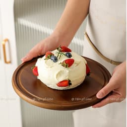 Khay gỗ tròn màu nâu tối đựng bánh kem, đế bánh pizza, dĩa gỗ tròn đựng đồ ăn chụp ảnh sản phẩm decor GIBA 2