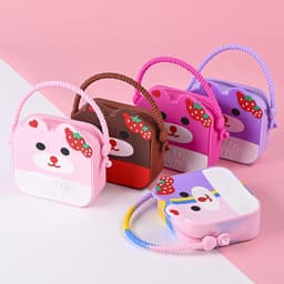 Túi xách silicon trung hình gấu dâu 2 trong 1 cầm tay đeo chéo thời trang đựng bao bì lì xì, mỹ phẩm 2