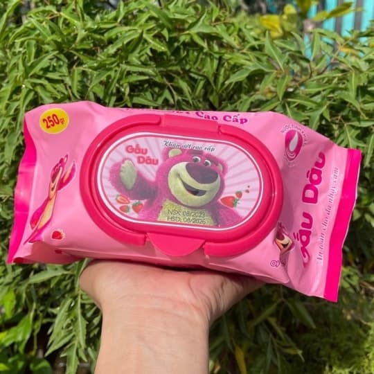 Khăn Giấy Ướt Gấu Dâu Lớn 250g Hàng Xịn). Khăn Giấy Ướt Gấu Dâu Hàng Xịn Nhỏ 125g