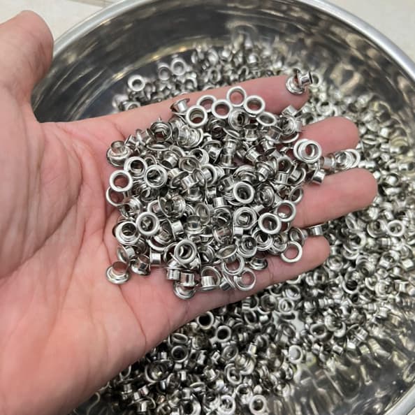 Khoen mắt cáo ore 4mm Bằng Sắt Có Long đền Túi 1 ký (khoảng 9000 pcs)