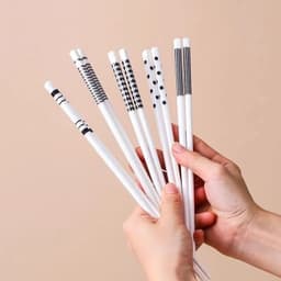 Set 5 đôi đũa gốm sứ cao cấp chịu nhiệt tốt họa tiết cực xinh kèm hộp sang xịn dùng trong gia đình hoặc làm quà tặng 3