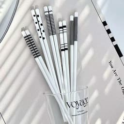 Set 5 đôi đũa gốm sứ cao cấp chịu nhiệt tốt họa tiết cực xinh kèm hộp sang xịn dùng trong gia đình hoặc làm quà tặng 2