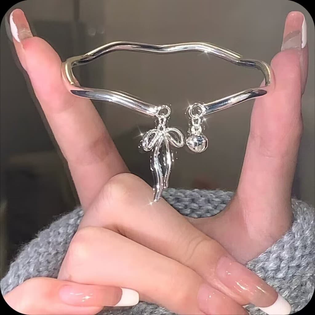 Vòng Tay Titan Nữ Hình Bướm Trái Tim Chữ Phúc - Lắc Tay Kiềng Cứng Thời Trang Thả Charm Điều Chỉnh Size