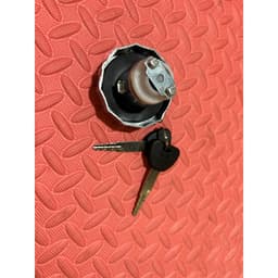 nắp bình dầu ISUZU QKR, QKR 230,QKR 270 2