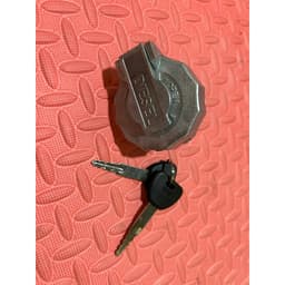 nắp bình dầu ISUZU QKR, QKR 230,QKR 270 3