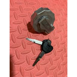 nắp bình dầu ISUZU QKR, QKR 230,QKR 270 1
